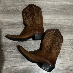 Ariat Tan Western Boots with Embroidery